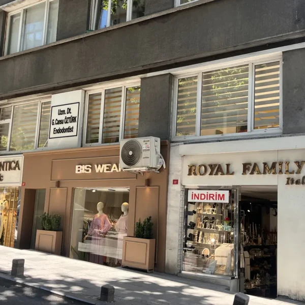 GC Clinic Nişantaşı — Uzm. Dt. G. Cansu Öztürk Endodontist tabelalı bina cephesi