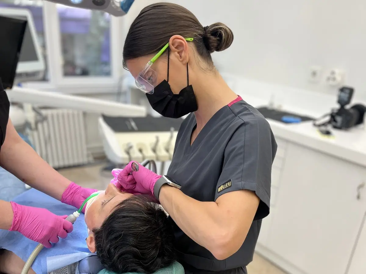 Mikroskoplu kanal tedavisi — dental operasyon mikroskobu, GC Clinic Nişantaşı